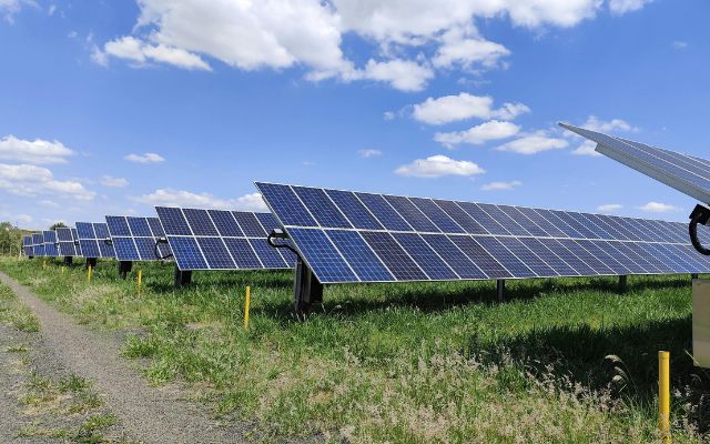 Solar project installation and commissioning support